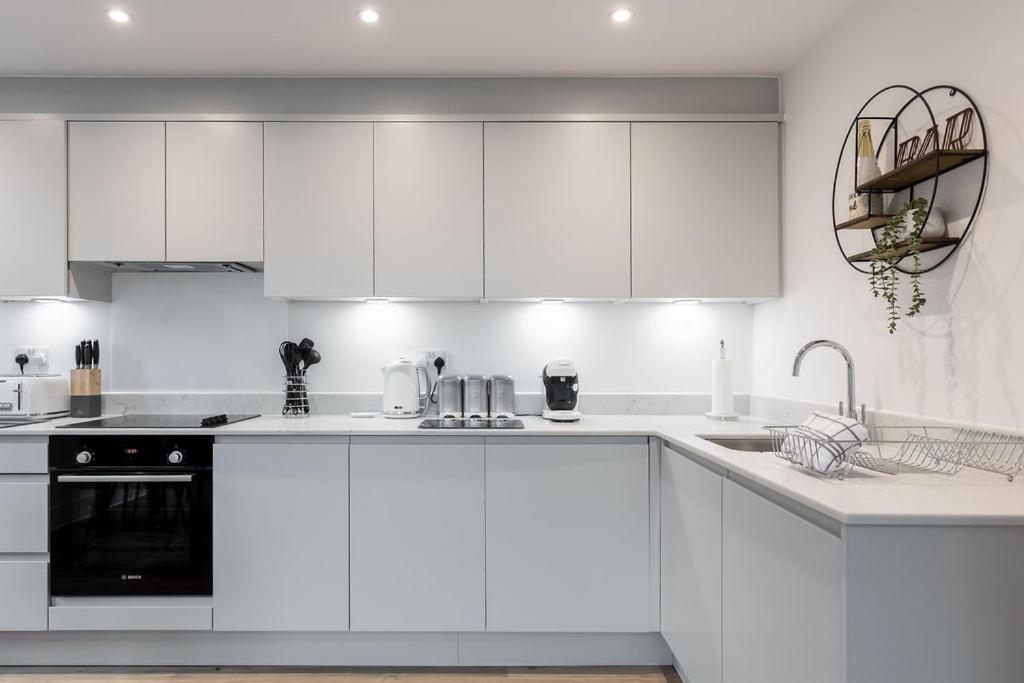 Stylish Town Centre Apartment, W Parking, Nr Beach Борнмът Екстериор снимка
