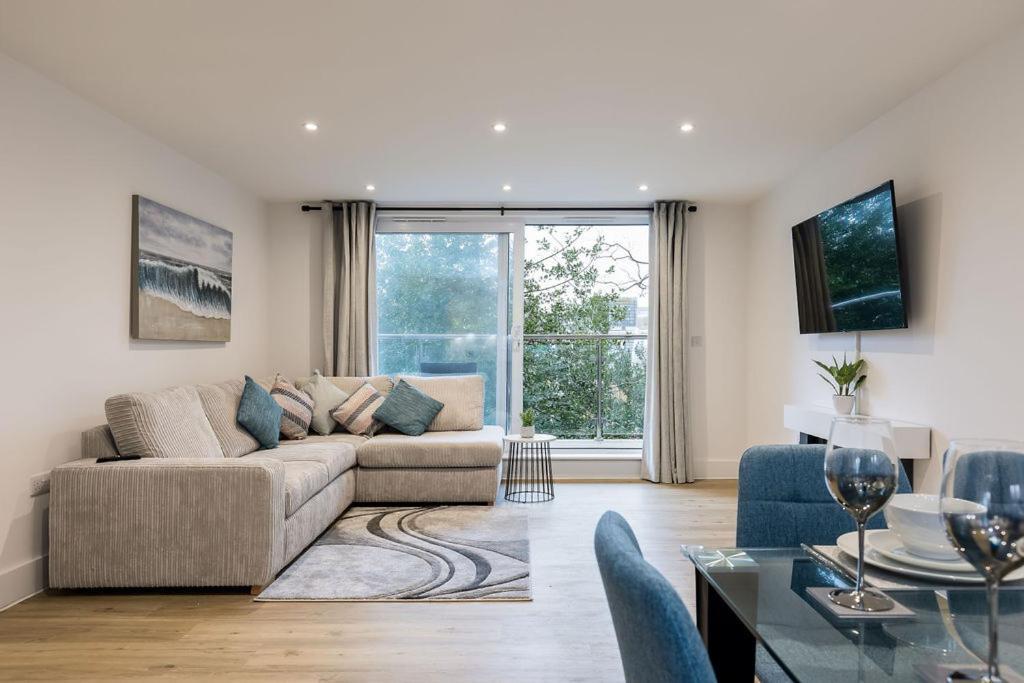 Stylish Town Centre Apartment, W Parking, Nr Beach Борнмът Екстериор снимка