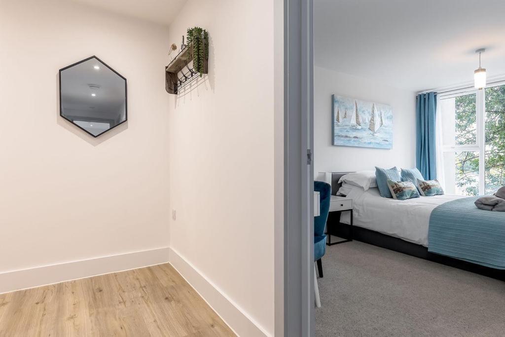 Stylish Town Centre Apartment, W Parking, Nr Beach Борнмът Екстериор снимка