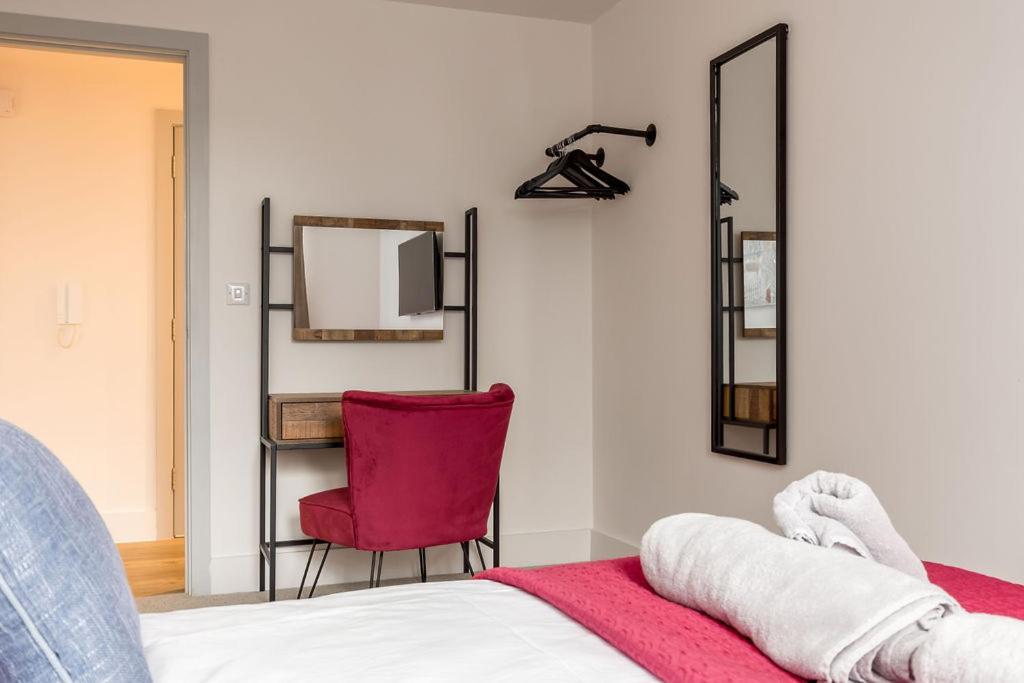 Stylish Town Centre Apartment, W Parking, Nr Beach Борнмът Екстериор снимка