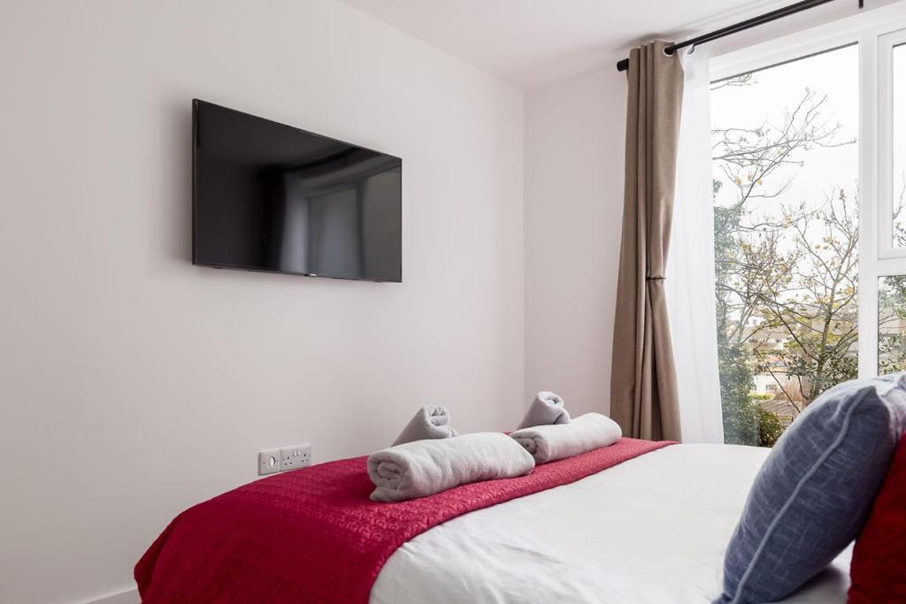 Stylish Town Centre Apartment, W Parking, Nr Beach Борнмът Екстериор снимка